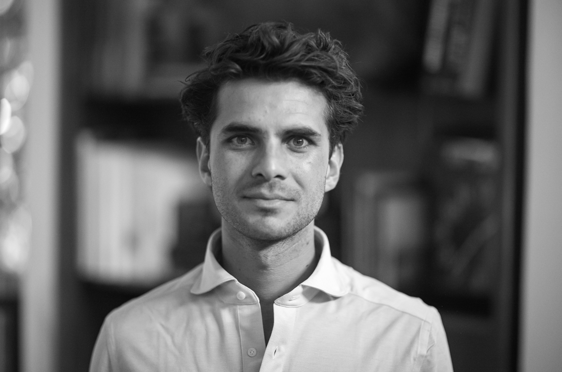 Retrato del Dr. Alejandro Frade, pediatra y neonatólogo